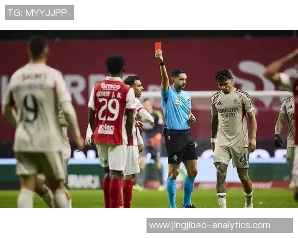 西甲激战：本菲卡3-0拜仁乌龙球引发争议判罚全场沸腾
