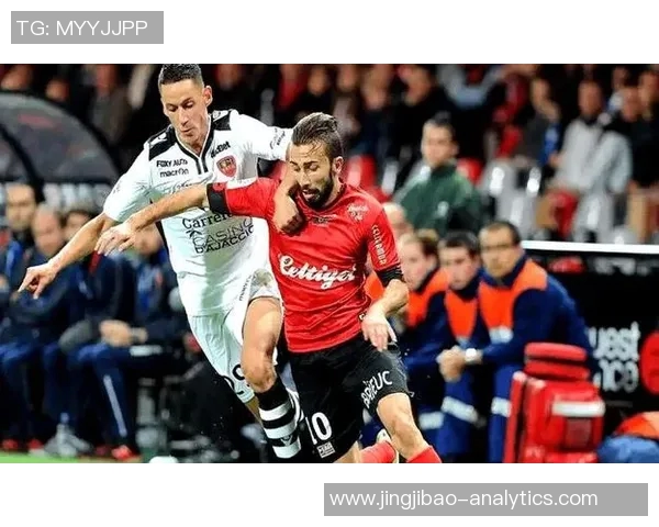 德甲精彩对决里昂大胜那不勒斯乌龙球成比赛转折点