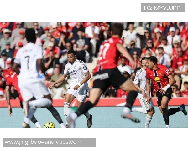 皇马在世界杯中以3-0战胜拜仁补时进球瞬间点燃全场激情 皇马在世界杯中以3-0战胜拜仁补时进球瞬间点燃全场激情